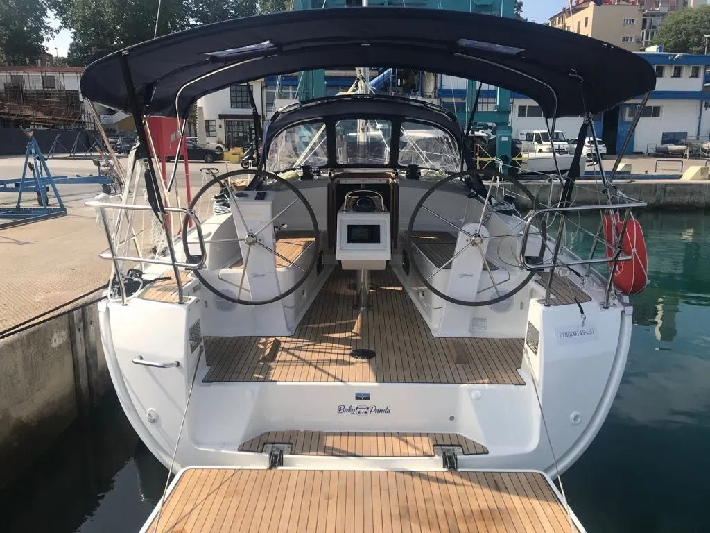 Rent a 11.3m Boat in Baska Voda