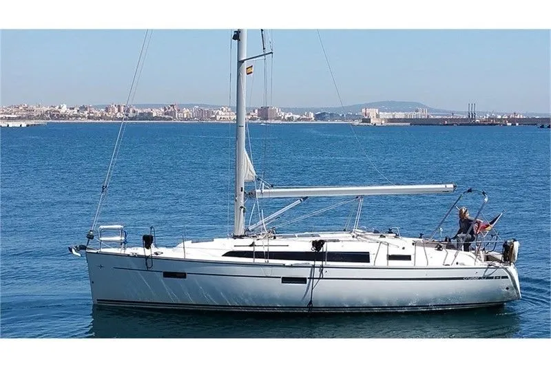 Rent a 11.3m Sailing Yacht Bavaria Cruiser 37 in Llucmajor