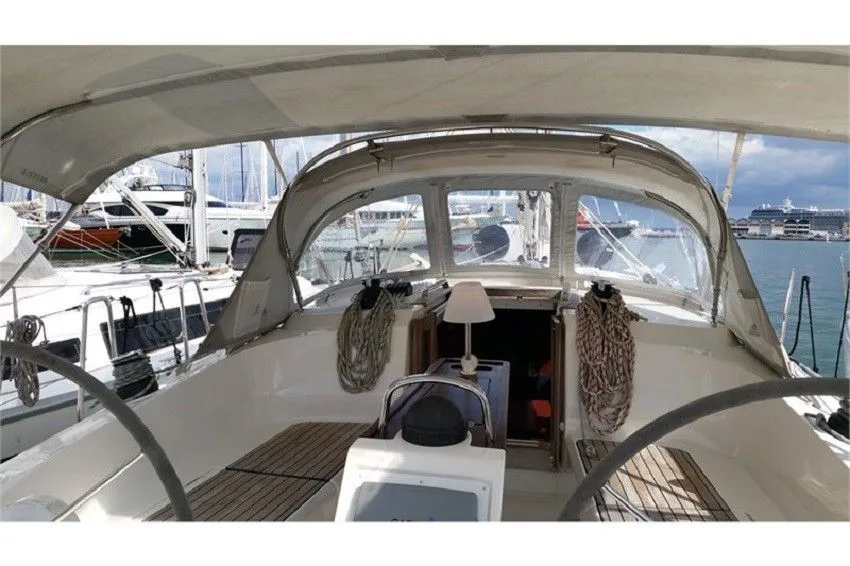 Rent a 11.3m Sailing Yacht Bavaria Cruiser 37 in Llucmajor