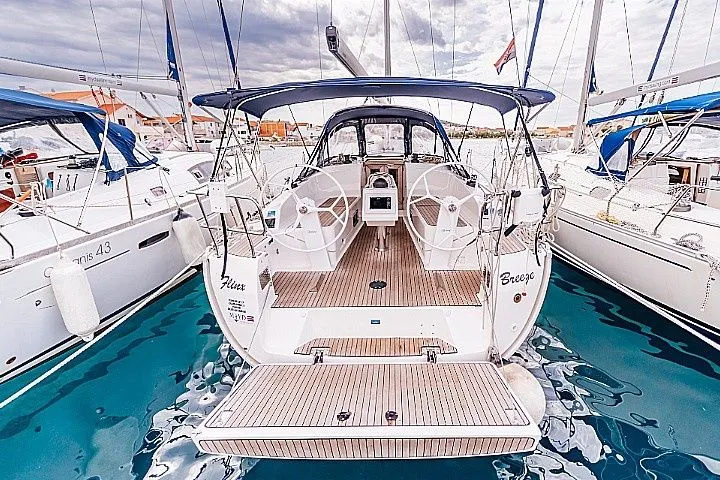 Rent a 11.27m Sailing Yacht Bavaria Cruiser 37 in Betina