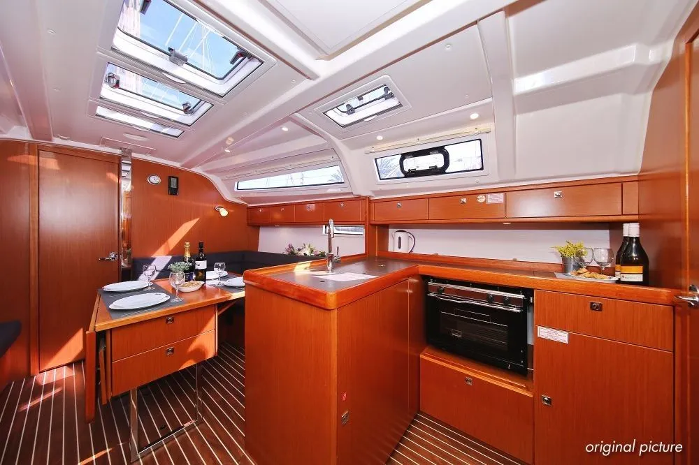 Explore Punat on a 11.35m Rental Sailing Yacht