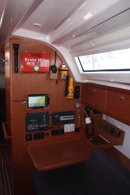 11.3m Lelystad Sailing Yacht Bavaria Cruiser 37 Hire