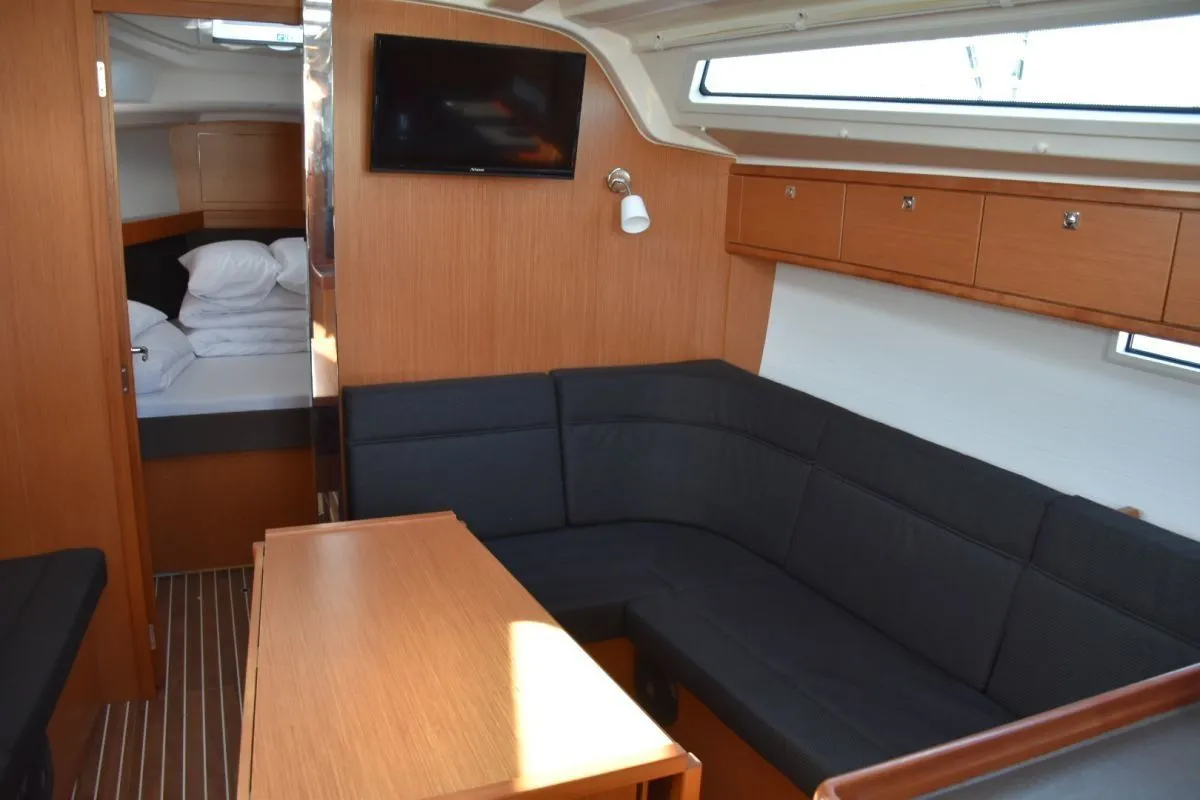 Julia 1 Charter Boat