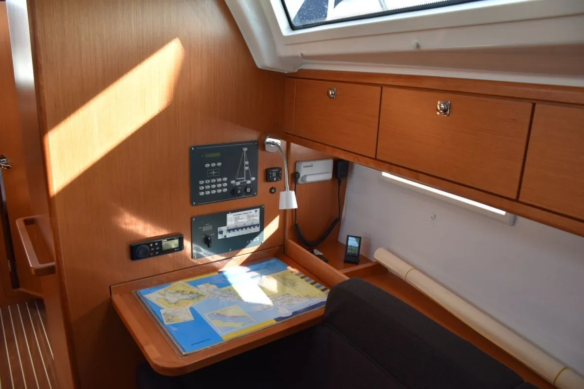 Charter a 11.3m Sailing Yacht in Zadar