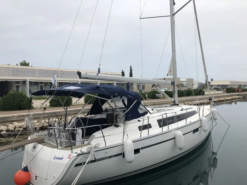 Rent a 11.3m Bavaria Cruiser 37 Sailing Yacht in Sukosan