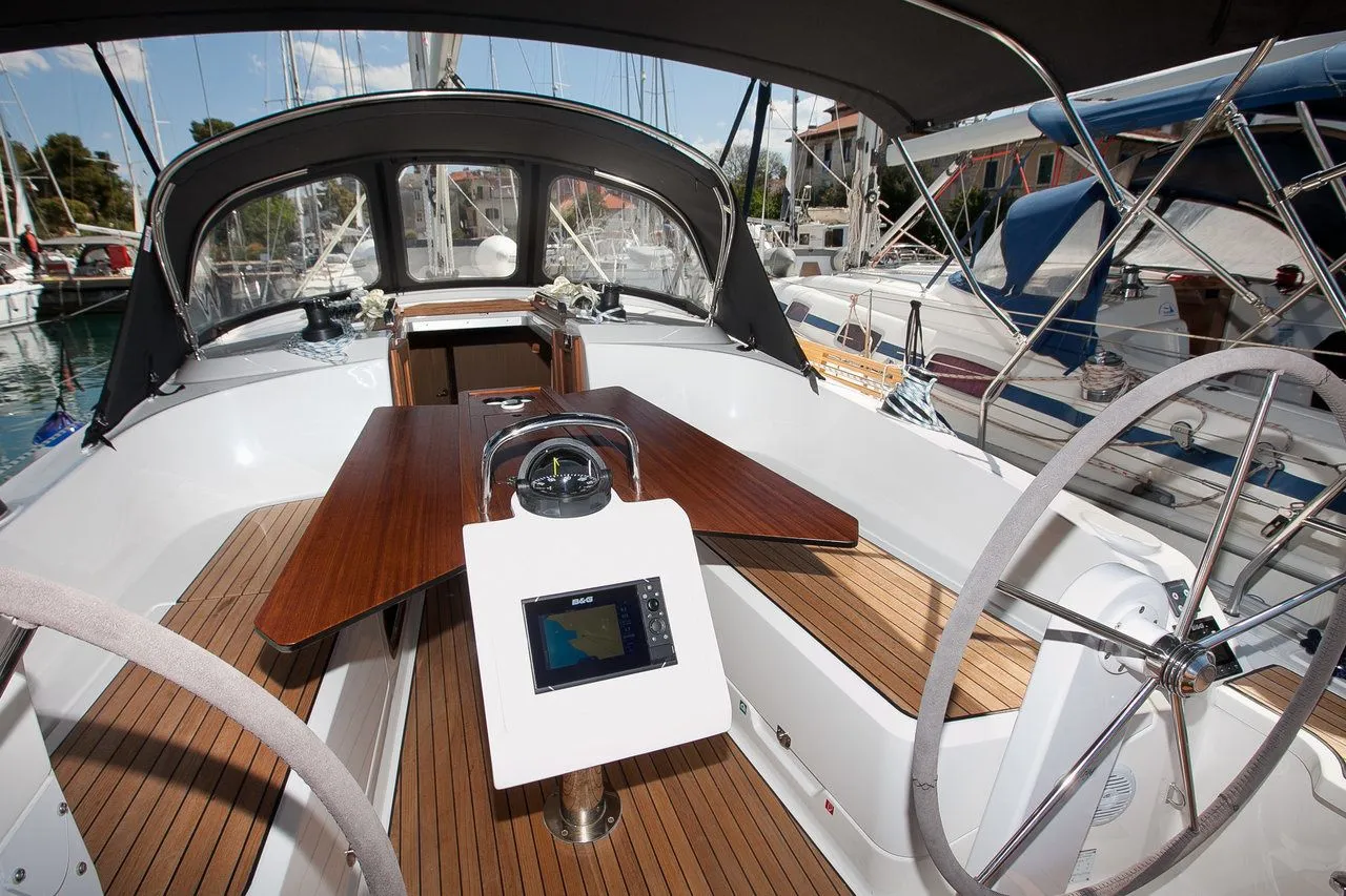 Explore Zadar on a 11.3m Rental Sailing Yacht