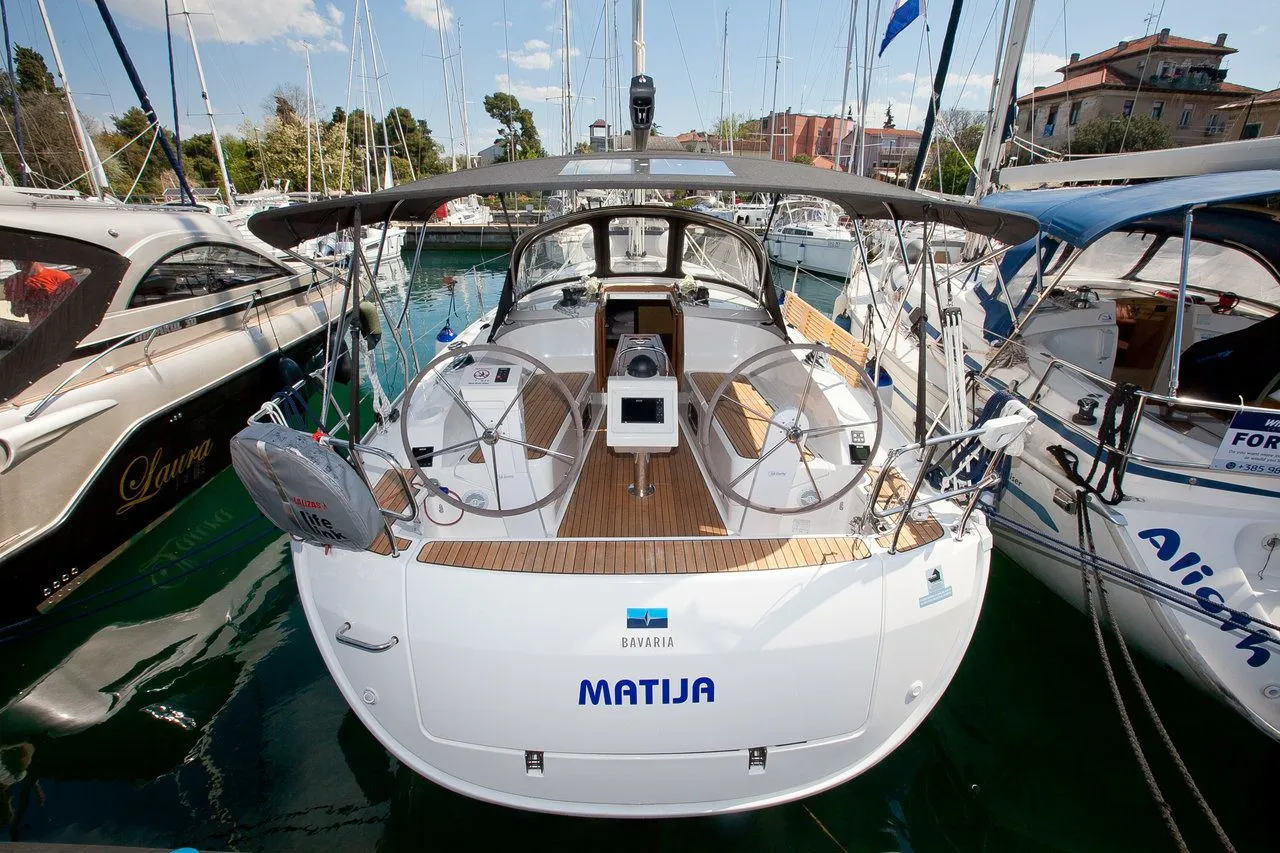 Explore Zadar on a 11.3m Rental Sailing Yacht