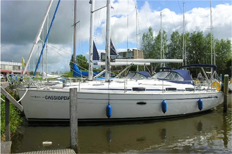 Boot - Explore Lemmer on a 11.35m Rental Sailing Yacht Bavaria Cruiser 37