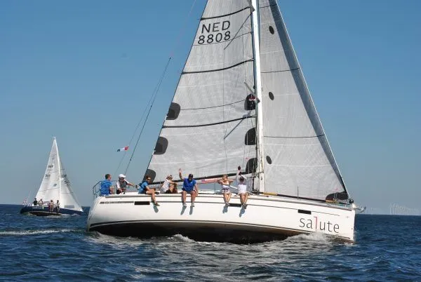 Boot - 11.3m Lelystad Sailing Yacht Bavaria Cruiser 37 Hire