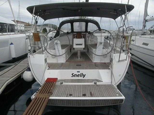 Charter a 11.3m Bavaria Cruiser 37 in Punat