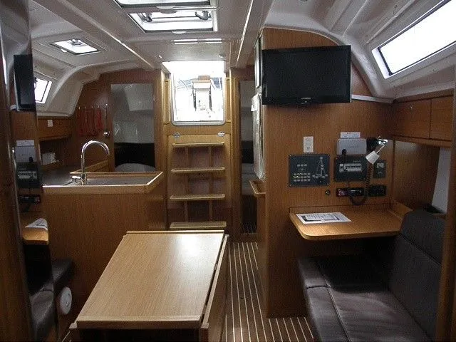 Charter a 11.3m Bavaria Cruiser 37 in Punat