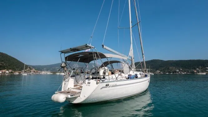 Charter a 12.35m Bavaria Cruiser 40 in Vliho