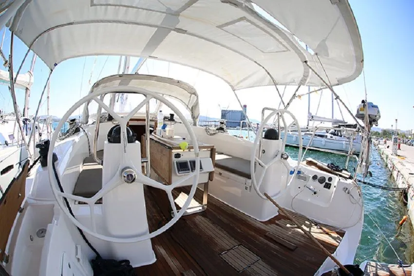 Rent a 11.99m Sailing Yacht in Loutraki