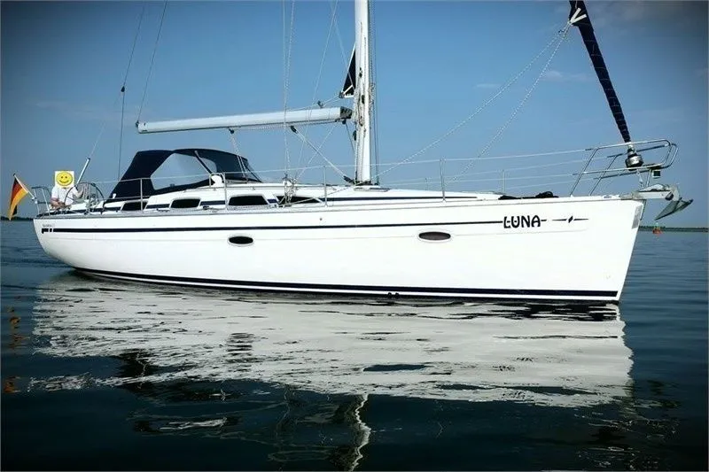 Charter a 12.35m Sailing Yacht Bavaria Cruiser 40 in Lemmer