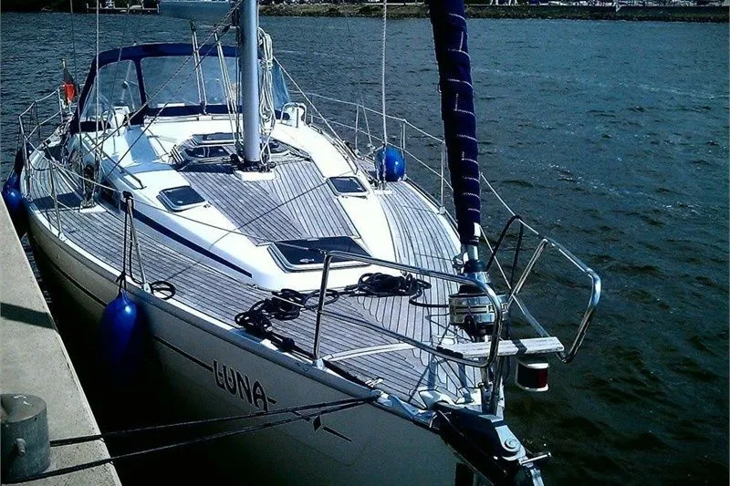 Luna Charter Boat