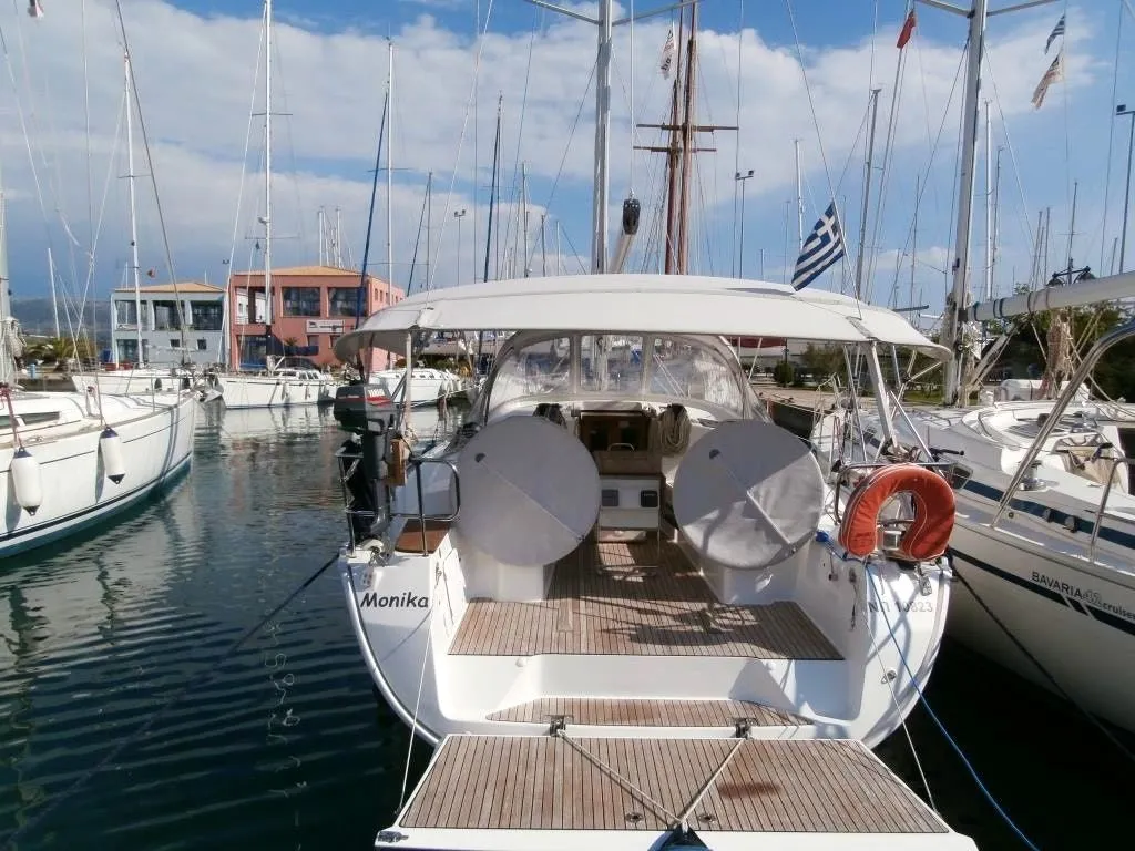 Rent a 11.99m Sailing Yacht Bavaria Cruiser 40 in Lefkada