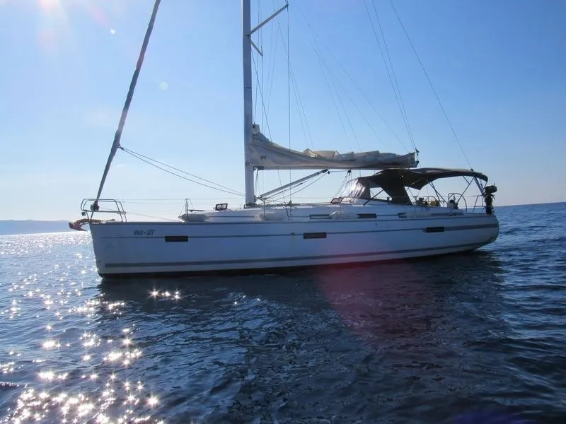 Boot - Rent a 12.35m Bavaria Cruiser 40 in Split