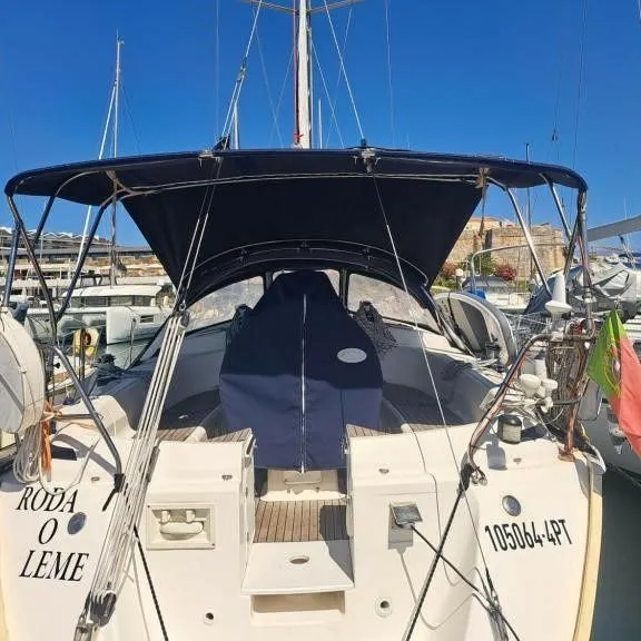 Explore Cascais on a 12m Rental Bavaria Cruiser 40
