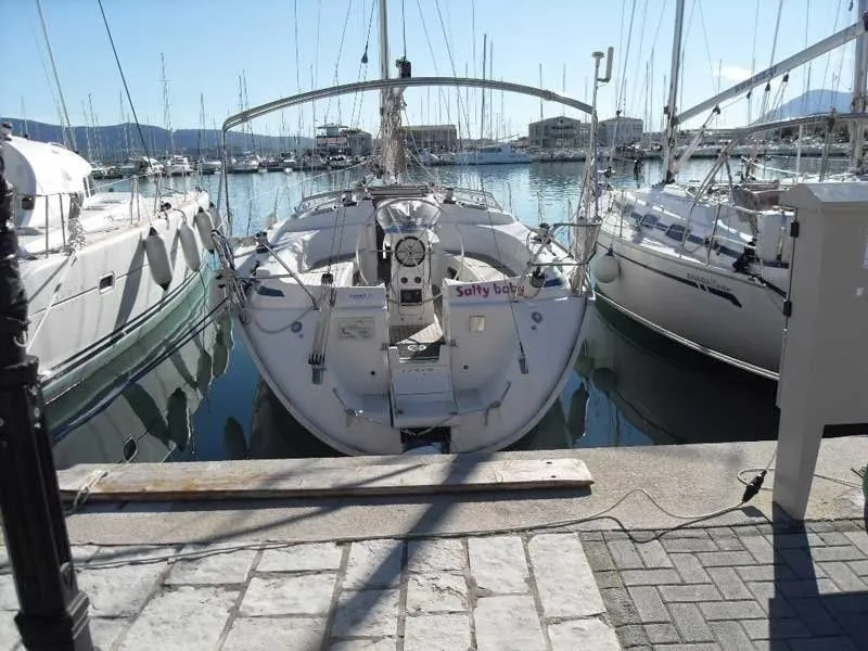 Rent a 12.48m Bavaria Cruiser 40 in Salamina