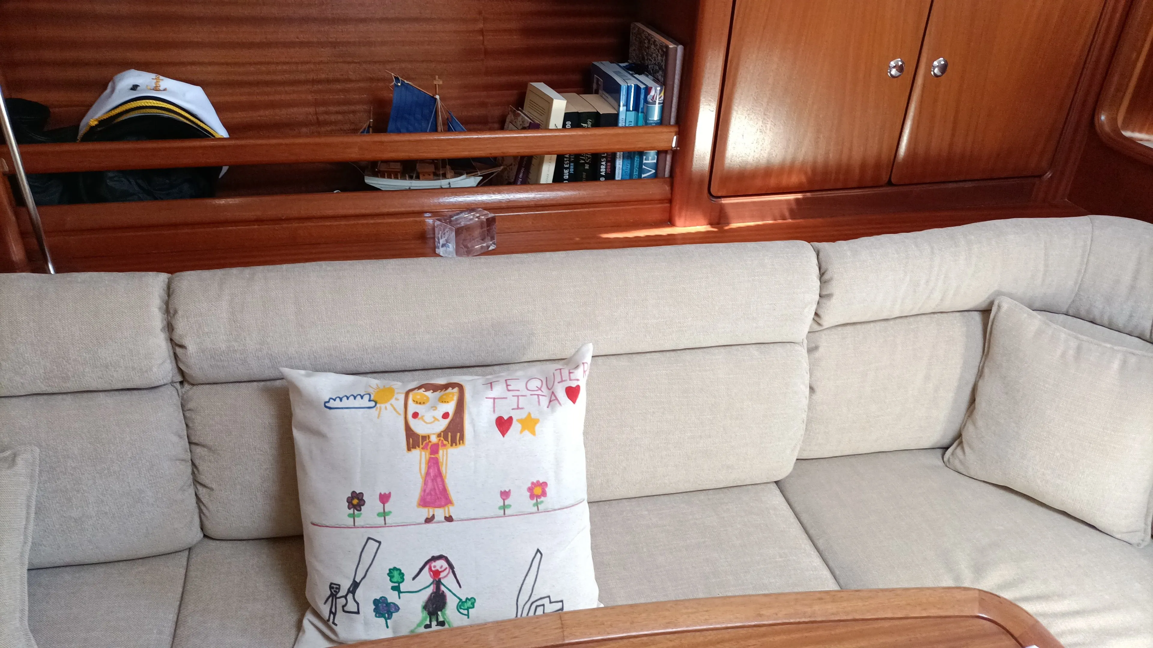 Tahiti Nui Charter Boat