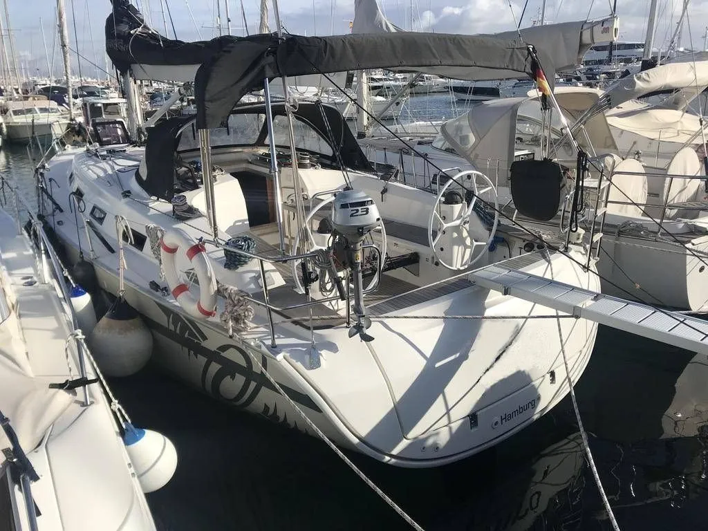 Rent a 12.35m Bavaria Cruiser 40S in Palma de Mallorca