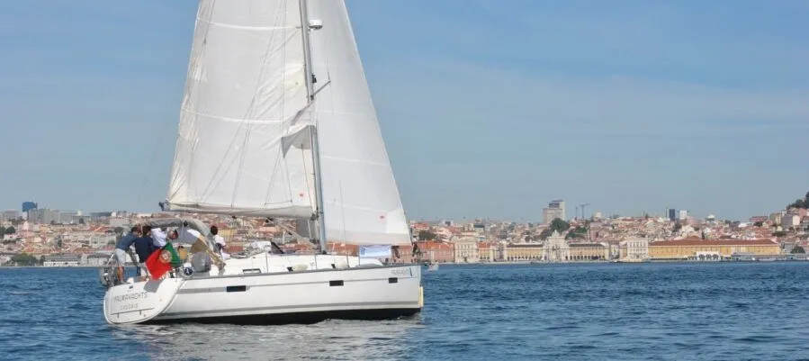Extra Mile Mietboot
