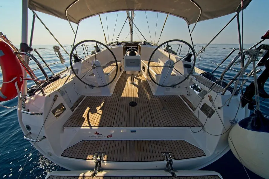 MH 71 Charter Boat