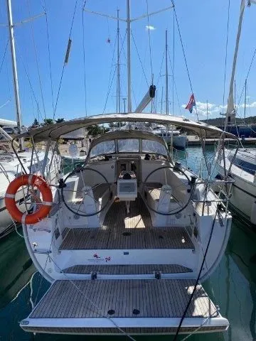 Rent a 12.35m 3 Cabin Sailing Yacht in Murter