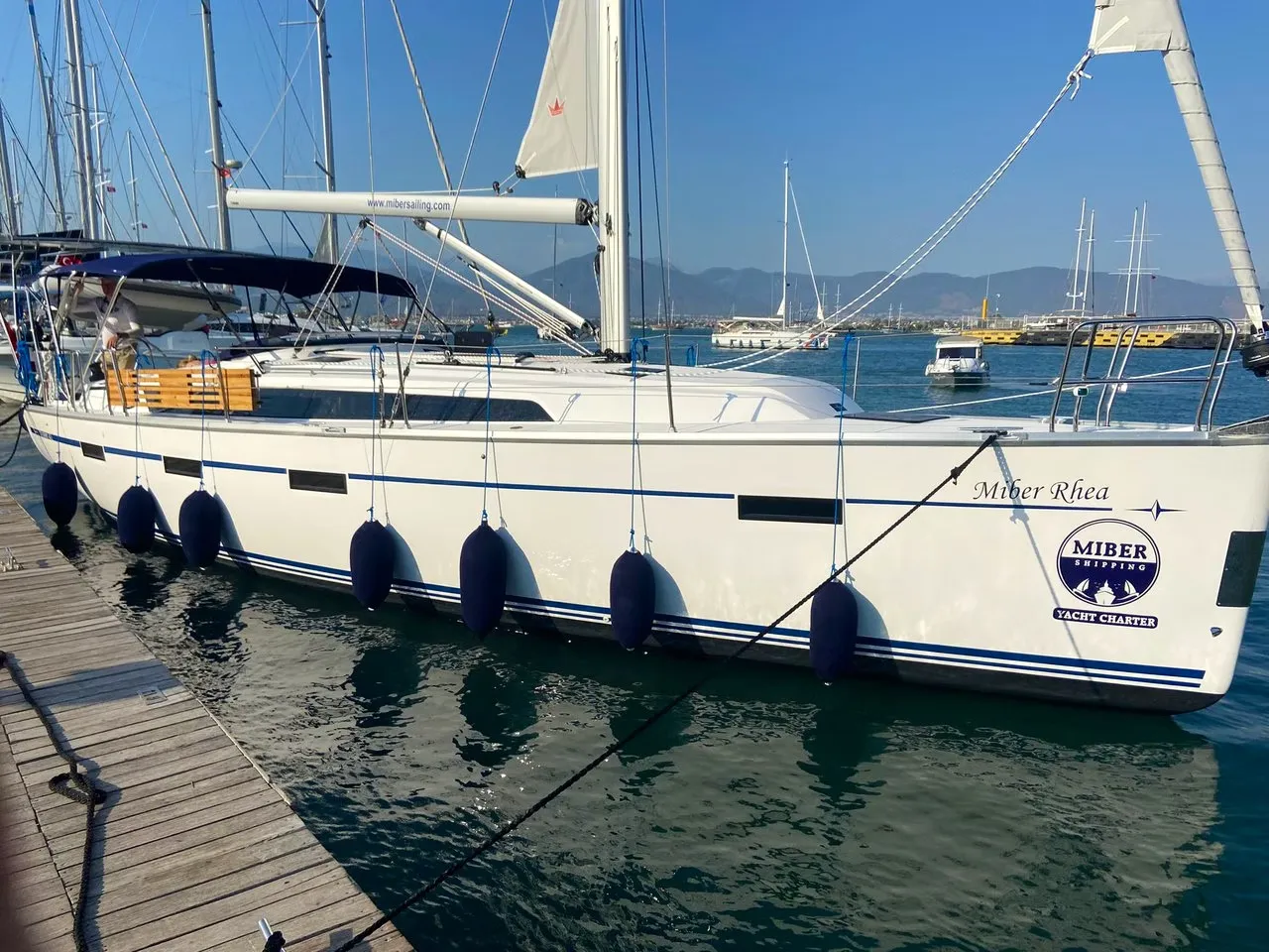 Boot - Charter a 12.35m Bavaria Cruiser 41 Sailing Yacht in Fethiye