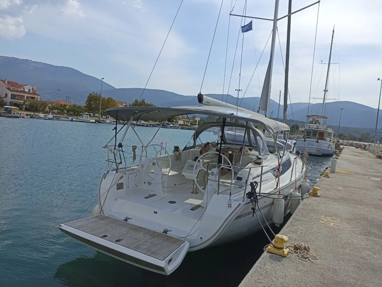 Rent a 12.35m Sailing Yacht Bavaria Cruiser 41 in Sami