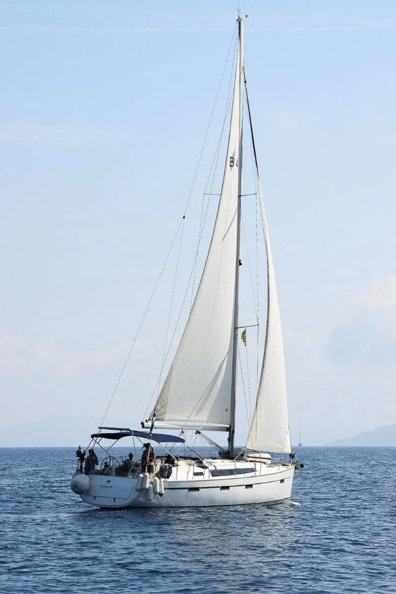 Charter a 12.35m Sailing Yacht Bavaria Cruiser 41 in Corinth