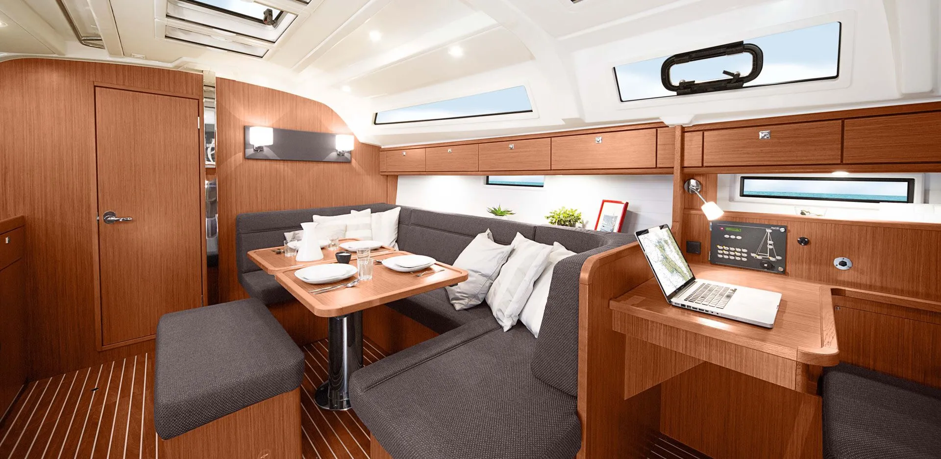 Thunderbird 1 Charterboot - 4