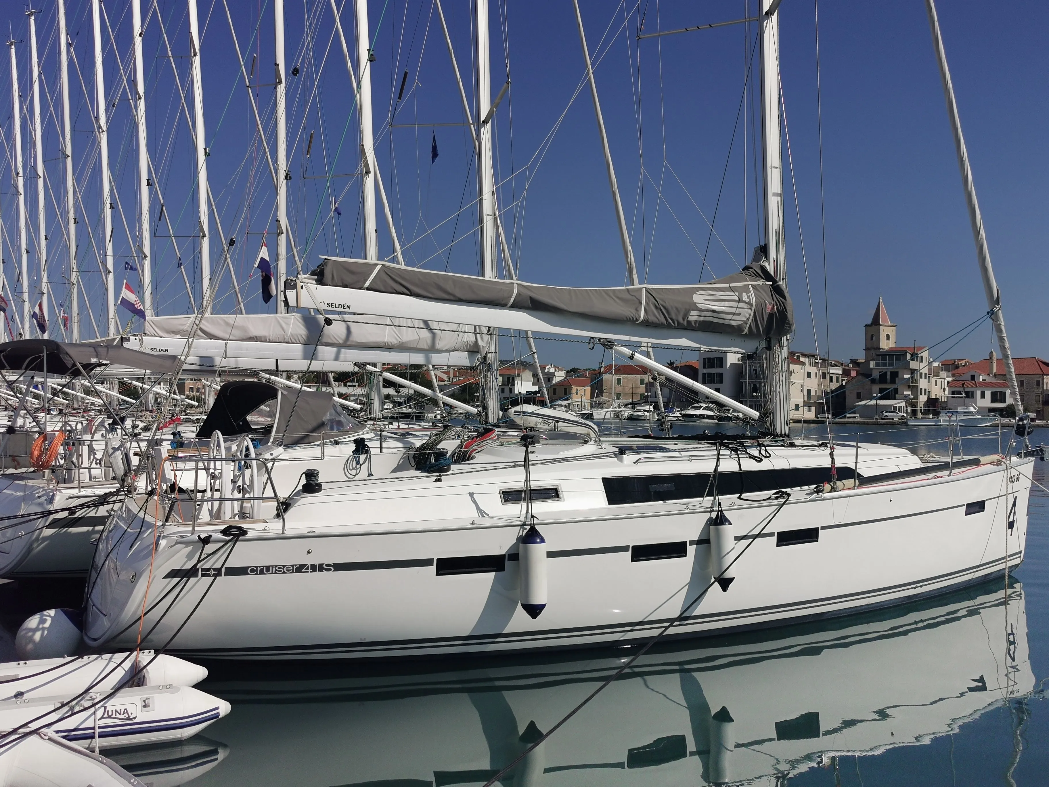 Charter a 12.35m Bavaria Cruiser 41S Sailing Yacht in Pirovac
