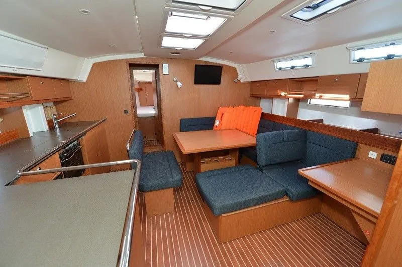 Enya Charterboot - 5