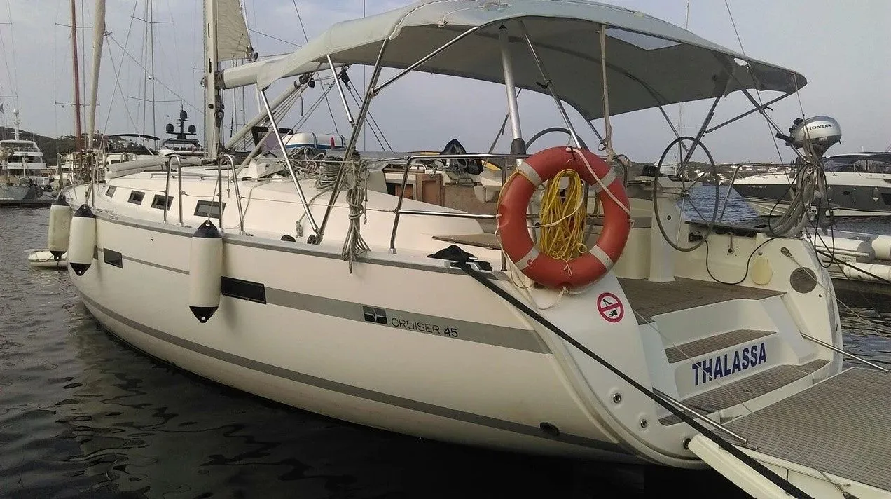 Rent a 14.27m Bavaria Cruiser 45 Sailing Yacht in Mataró