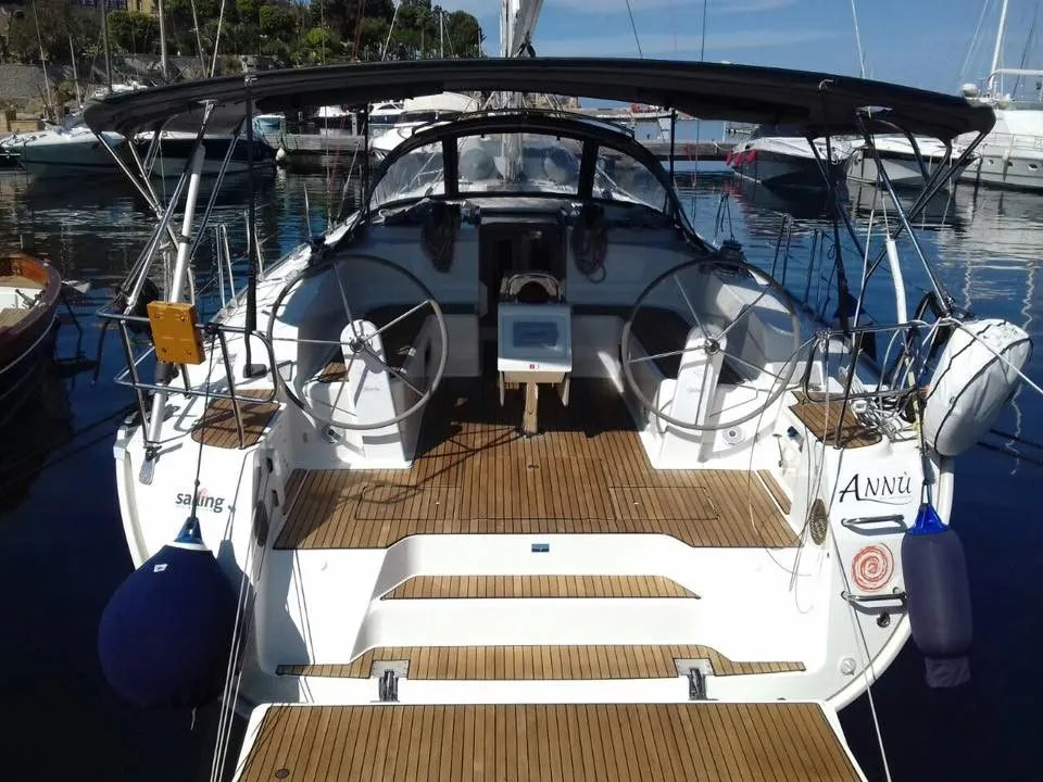Annu Charter Boat