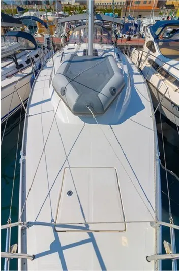 Annu Charter Boat