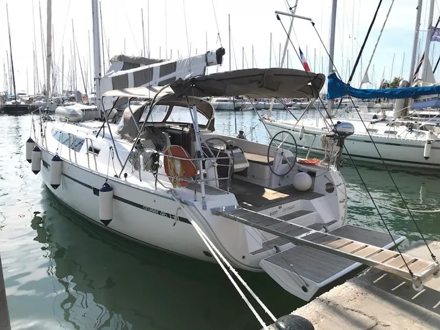 14.27m Victoria Sailing Yacht Bavaria Cruiser 46 Hire