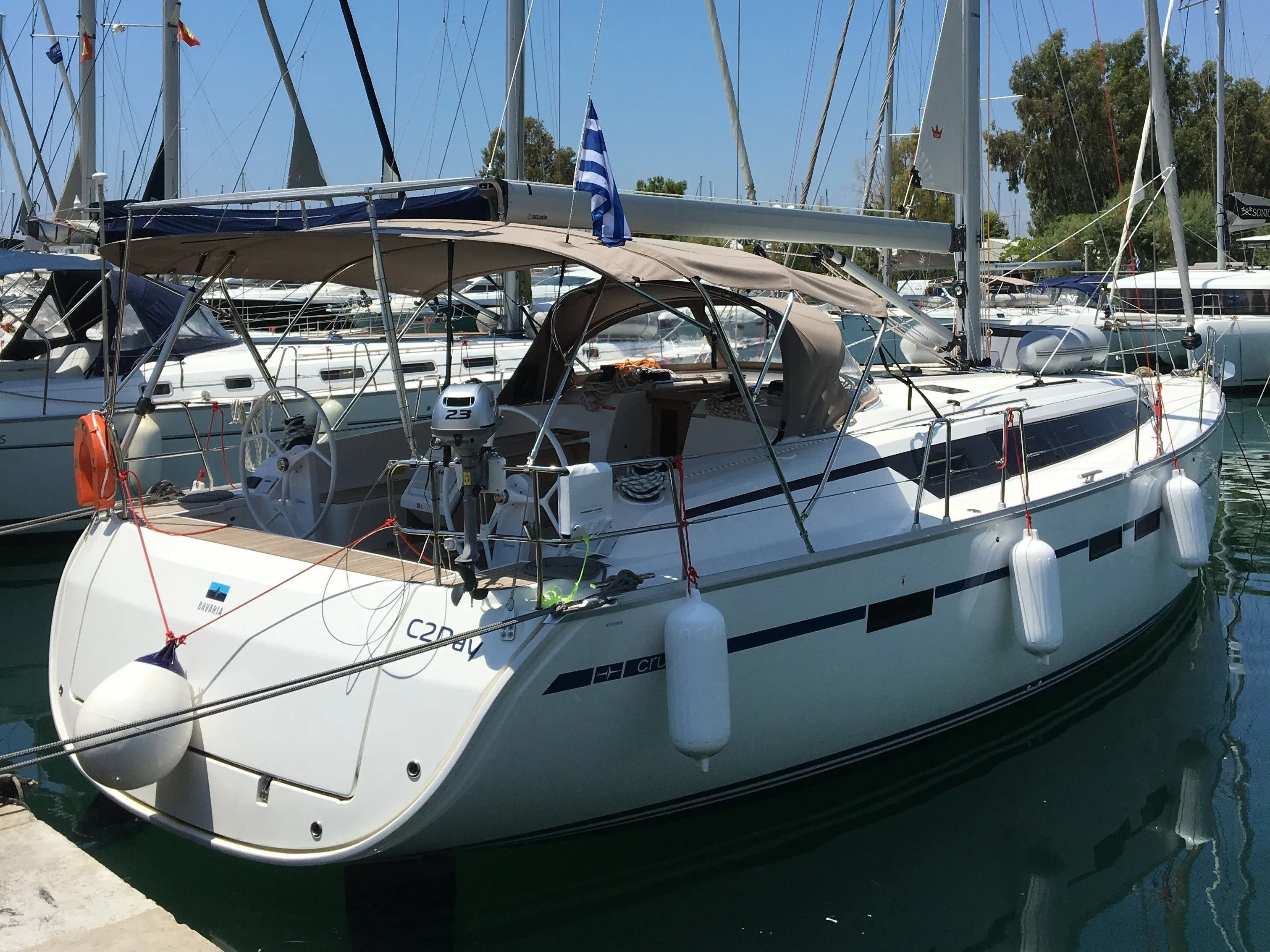 Лодка - 14.27м аренда Bavaria Cruiser 46 парусная яхта в Афины