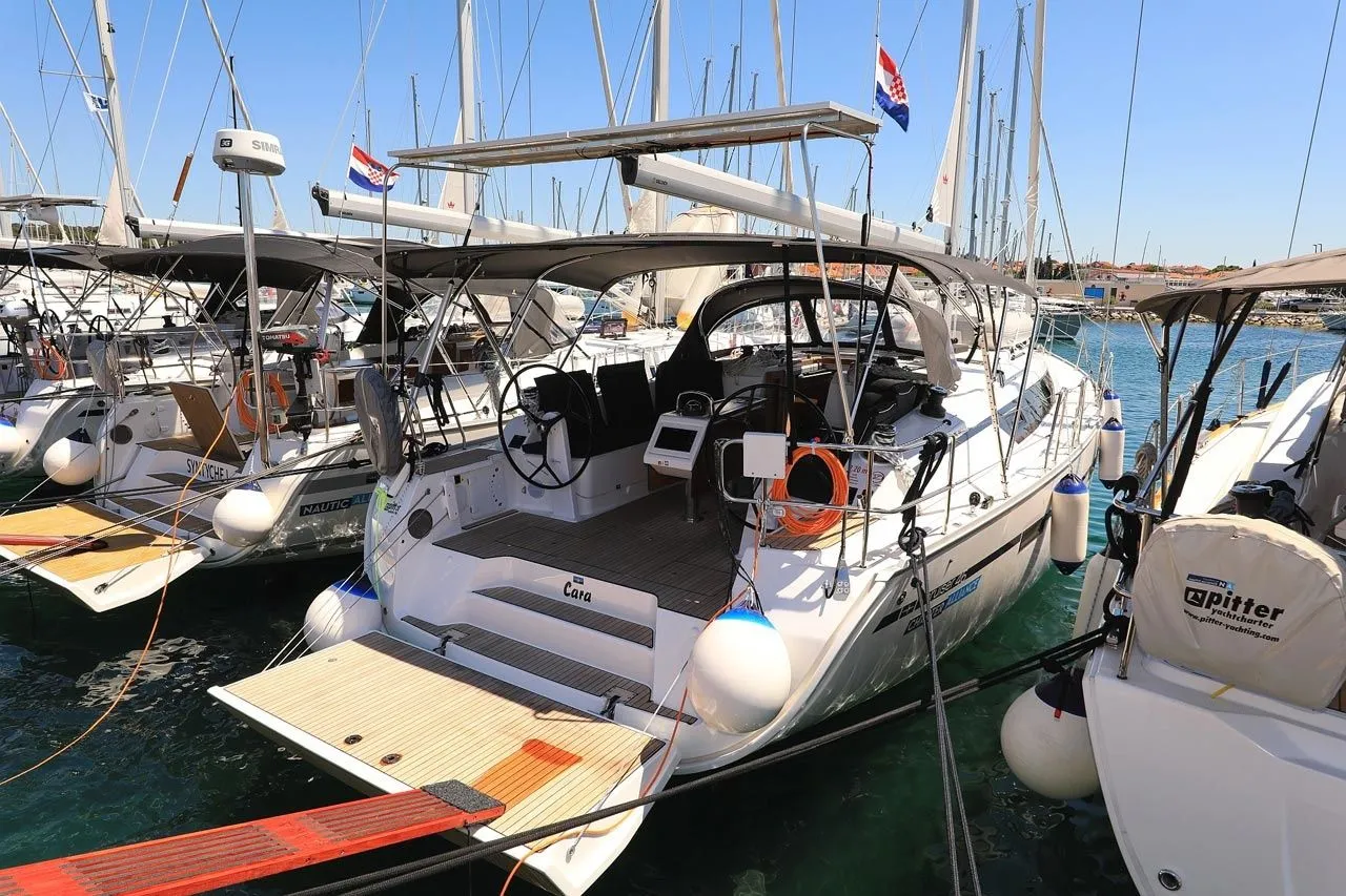 Cara Charterboot - 3