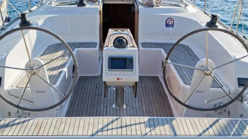 Rent a 14.27m Bavaria Cruiser 46 Sailing Yacht in Mali Losinj