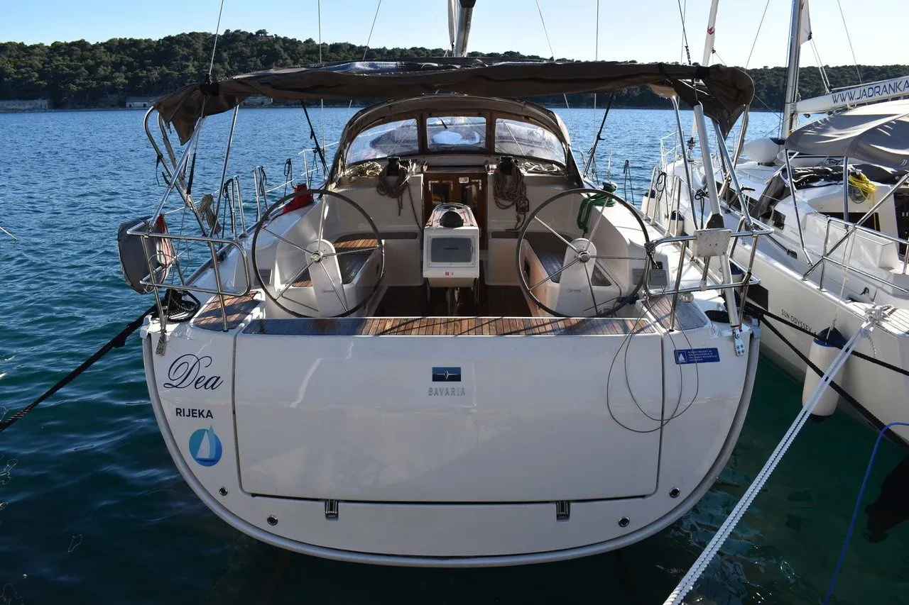 Rent a 14.27m Bavaria Cruiser 46 Sailing Yacht in Mali Losinj