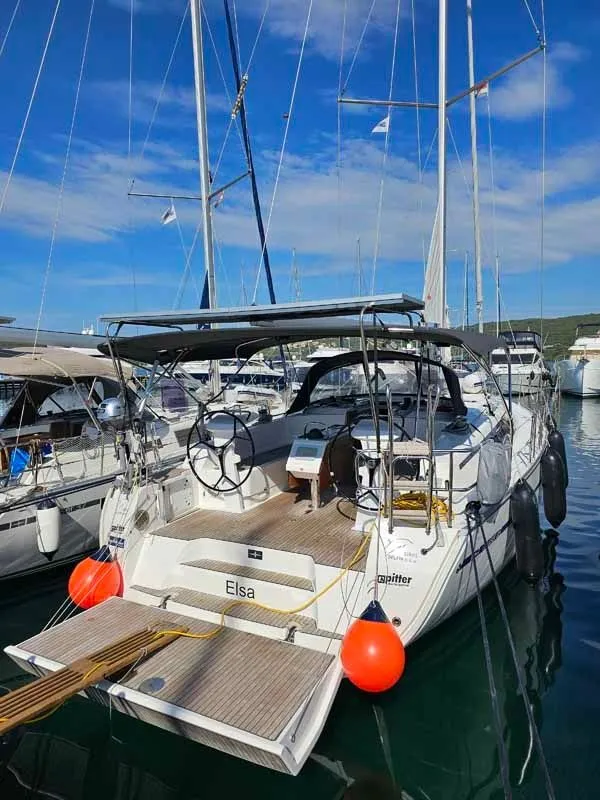 Elsa Charter Boat - 5