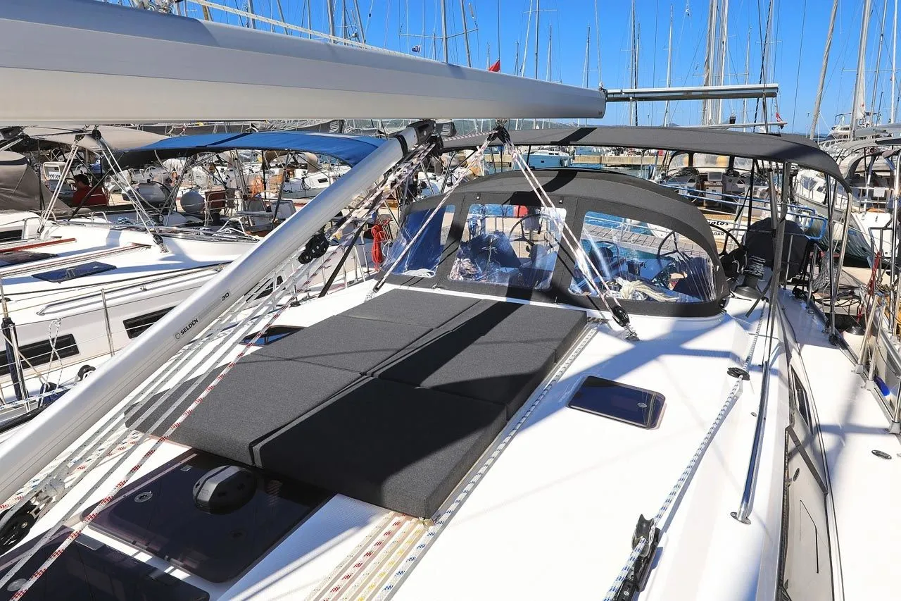 Biograd na Moru 14.27m Kiralık Bavaria Cruiser 46 Yelkenli Yat