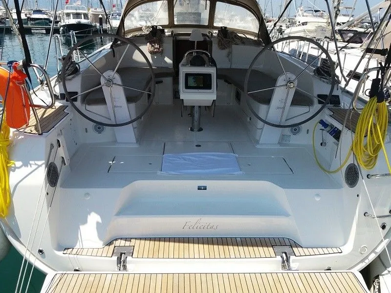 Charter a 14.27m Sailing Yacht in Göcek