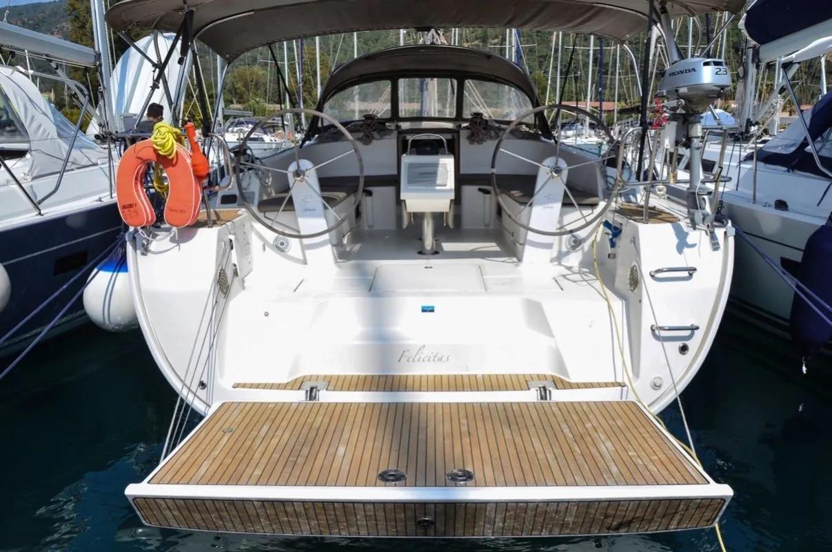 Charter a 14.27m Sailing Yacht in Göcek