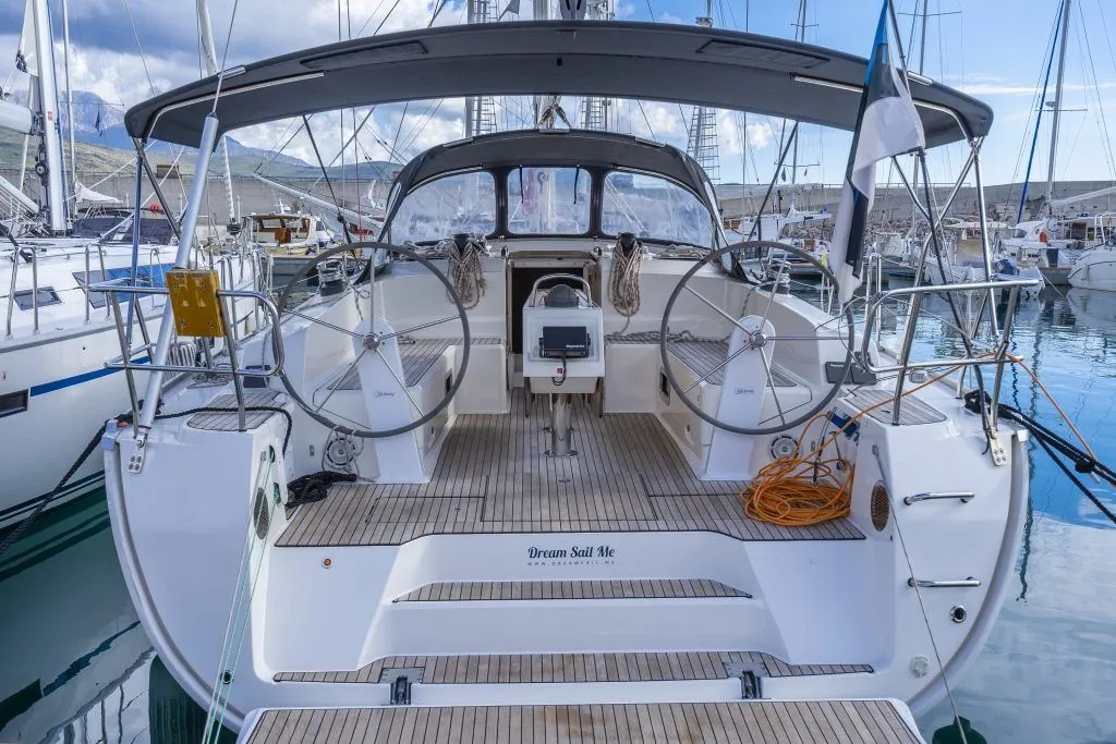 Charter a 14.4m Bavaria Cruiser 46 in Marina