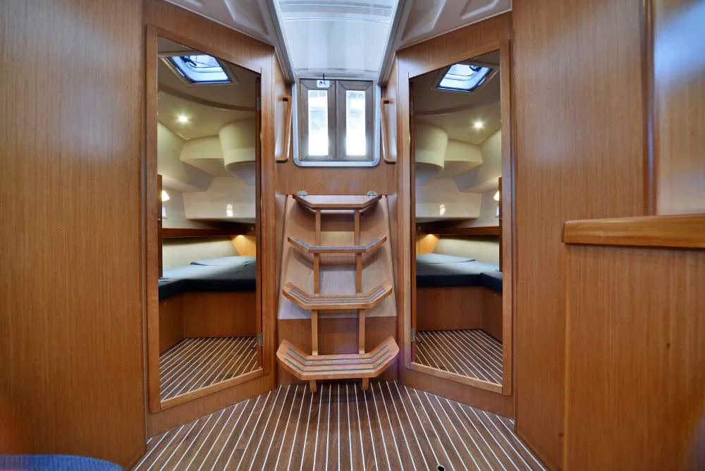 Leonidas 2 Charter Boat - 3