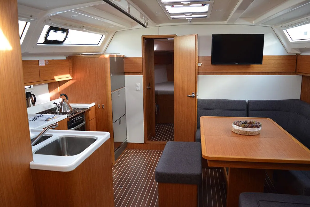 Чартер Leos 2 - 5