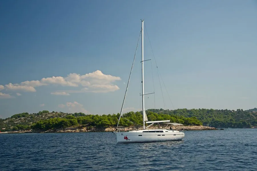 Rent a 14.27m 4 Cabin Sailing Yacht in Murter